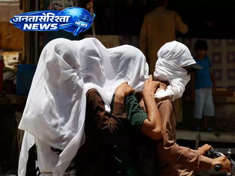 कराची में 46°C की गर्मी, बिजली और पानी की कमी से लोग परेशान कराची में 46°C की गर्मी, बिजली और पानी की कमी से लोग परेशान