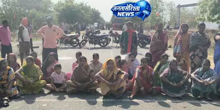 Bolangir में महिला की रहस्यमयी मौत पर विरोध प्रदर्शन शुरू Bolangir में महिला की रहस्यमयी मौत पर विरोध प्रदर्शन शुरू