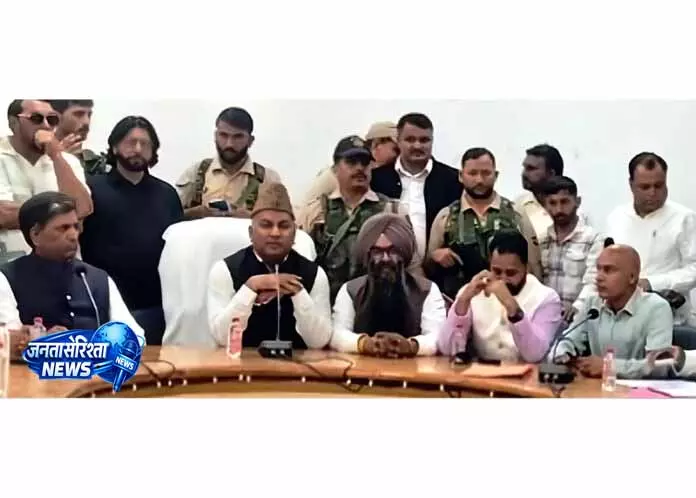 Khatana का मेंढर दौरा, जनता की समस्याओं का शीघ्र समाधान सुनिश्चित Khatana का मेंढर दौरा, जनता की समस्याओं का शीघ्र समाधान सुनिश्चित