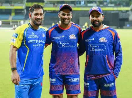 धोनी के फैंस के लिए अच्छी खबर, पिंडली की चोट से धीरे-धीरे उबर रहे धोनी के फैंस के लिए अच्छी खबर, पिंडली की चोट से धीरे-धीरे उबर रहे