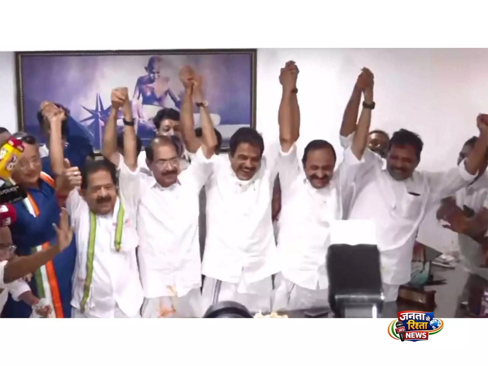 केरल में सत्ता-विरोधी लहर; UDF ने LDF के दशकों पुराने वर्चस्व को खत्म किया केरल में सत्ता-विरोधी लहर; UDF ने LDF के दशकों पुराने वर्चस्व को खत्म किया