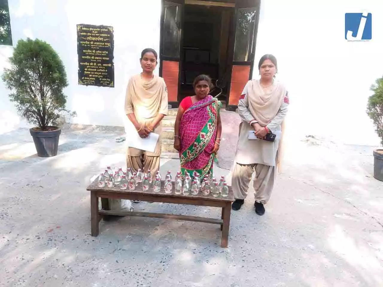 अवैध शराब कारोबार पर ताबड़तोड़ प्रहार, तीन थाना क्षेत्रों में लगातार रेड, तीन आरोपी गिरफ्तार अवैध शराब कारोबार पर ताबड़तोड़ प्रहार, तीन थाना क्षेत्रों में लगातार रेड, तीन आरोपी गिरफ्तार