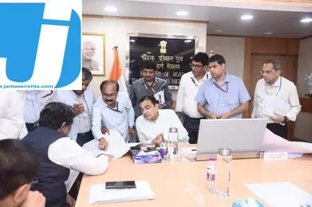 महाराष्ट्र में नए हाईवे प्रोजेक्ट्स से बढ़ेगी कनेक्टिविटी, नितिन गडकरी ने की समीक्षा महाराष्ट्र में नए हाईवे प्रोजेक्ट्स से बढ़ेगी कनेक्टिविटी, नितिन गडकरी ने की समीक्षा