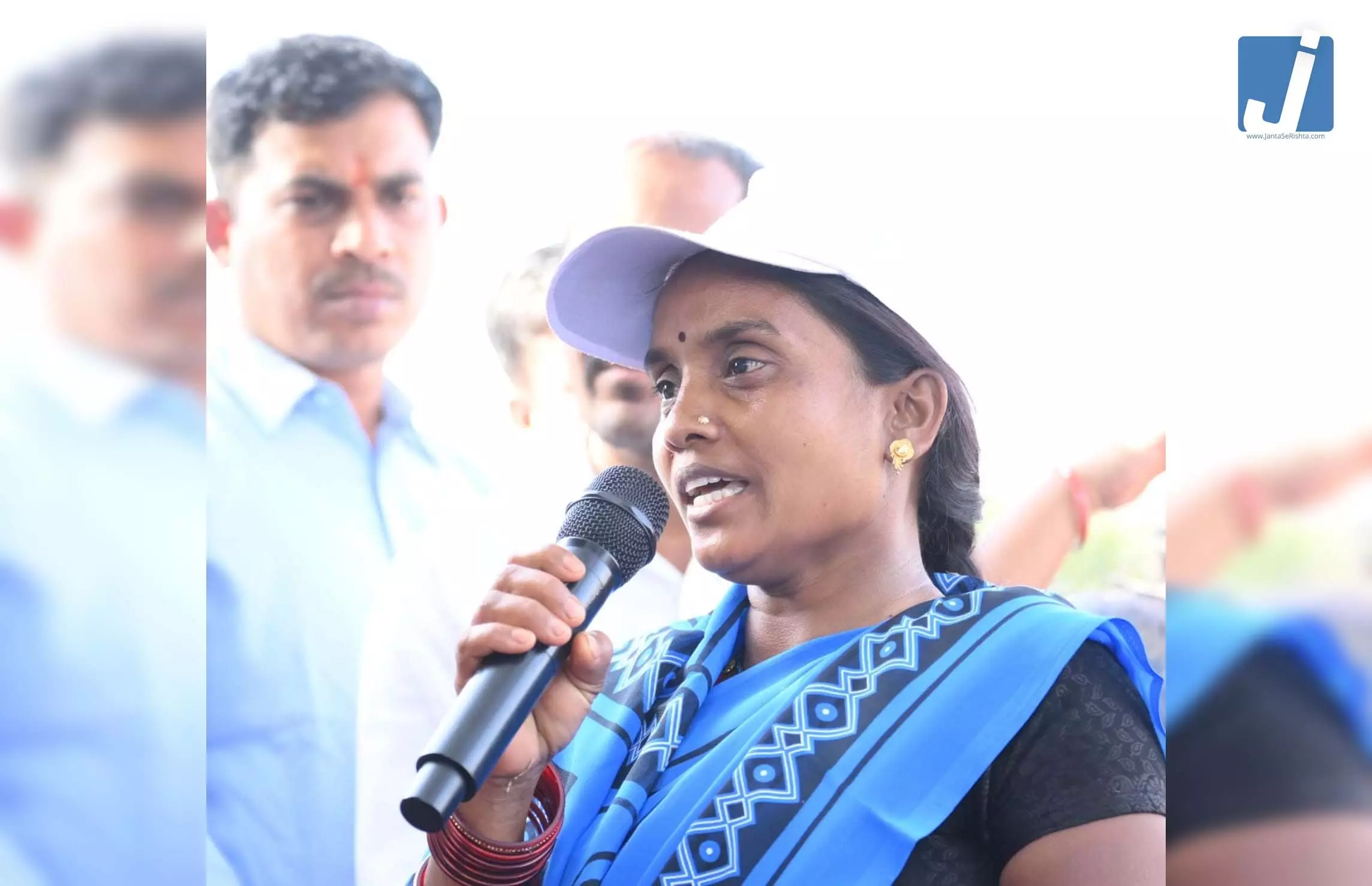 सुशासन तिहार: सरोधी की चौपाल में दिखी बदलाव की कहानी, महतारी वंदन योजना से सशक्त हुई जिंदगी सुशासन तिहार: सरोधी की चौपाल में दिखी बदलाव की कहानी, महतारी वंदन योजना से सशक्त हुई जिंदगी