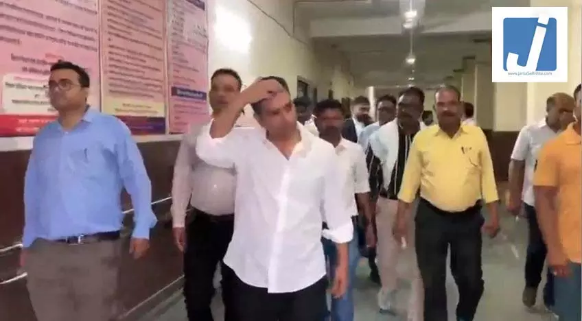 CSMCL मैनपावर स्कैम: ACB-EOW का बड़ा एक्शन, सीए समेत 7 लोगों की गिरफ्तारी से मचा हड़कंप CSMCL मैनपावर स्कैम: ACB-EOW का बड़ा एक्शन, सीए समेत 7 लोगों की गिरफ्तारी से मचा हड़कंप
