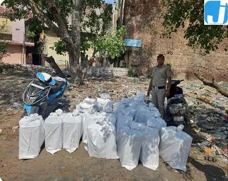 अवैध शराब पर बड़ी कार्रवाई, 57 कार्टन शराब और 2 स्कूटी जब्त अवैध शराब पर बड़ी कार्रवाई, 57 कार्टन शराब और 2 स्कूटी जब्त