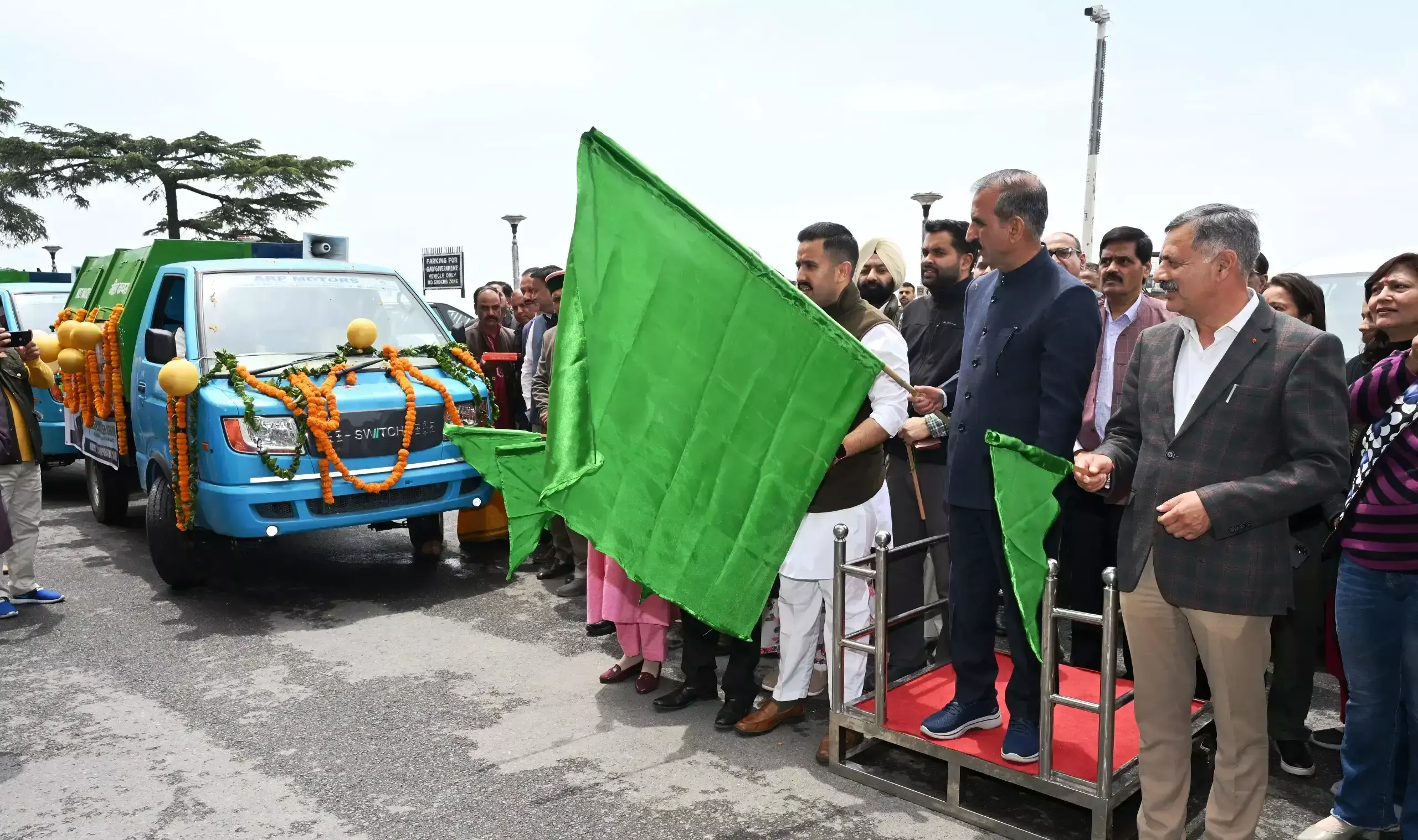 Shimla: सीएम सुक्खू ने 10 इलेक्ट्रिक कचरा वाहनों को हरी झंडी दिखाई Shimla: सीएम सुक्खू ने 10 इलेक्ट्रिक कचरा वाहनों को हरी झंडी दिखाई