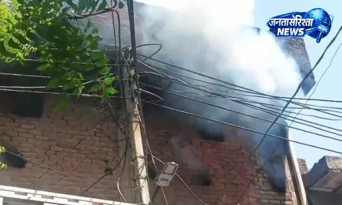 Gurugram भीषण आग से टाइल गोदाम में लाखों का नुकसान Gurugram भीषण आग से टाइल गोदाम में लाखों का नुकसान