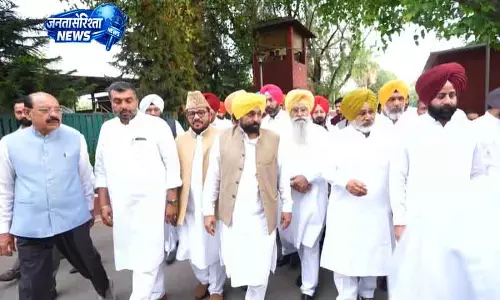 Punjab CM मान राष्ट्रपति से मिलने दिल्ली पहुंचे Punjab CM मान राष्ट्रपति से मिलने दिल्ली पहुंचे