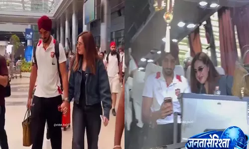 Arshdeep Singh अपनी गर्लफ्रेंड समरीन कौर के साथ पंजाब किंग्स बस में दिखे, नेटिज़न्स ने दी मज़ेदार प्रतिक्रिया