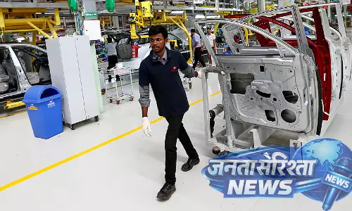 भारत की मैन्युफैक्चरिंग गतिविधियों में सुस्ती बरकरार, S&P ग्लोबल सर्वे में हल्की रिकवरी के संकेत भारत की मैन्युफैक्चरिंग गतिविधियों में सुस्ती बरकरार, S&P ग्लोबल सर्वे में हल्की रिकवरी के संकेत