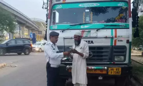 Gurugram पुलिस ने नियम तोड़ने वालों पर 1.62 करोड़ के चालान काटे Gurugram पुलिस ने नियम तोड़ने वालों पर 1.62 करोड़ के चालान काटे