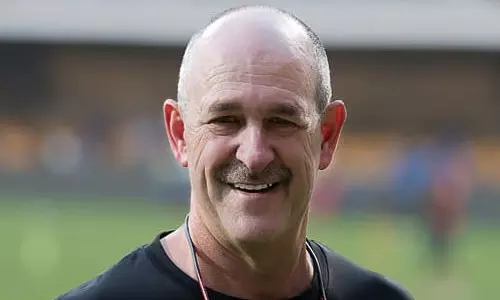 RCB के पूर्व हेड फिजियो इवान स्पीचली ने 18 साल बाद टीम को कहा अलविदा, भावुक संदेश वायरल RCB के पूर्व हेड फिजियो इवान स्पीचली ने 18 साल बाद टीम को कहा अलविदा, भावुक संदेश वायरल