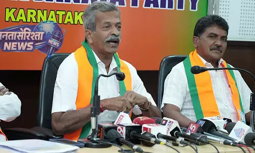 श्रृंगेरी वोट काउंटिंग मामले में नया मोड़, पोस्टल बैलेट गड़बड़ी के आरोप में MLA समेत तीन पर FIR दर्ज श्रृंगेरी वोट काउंटिंग मामले में नया मोड़, पोस्टल बैलेट गड़बड़ी के आरोप में MLA समेत तीन पर FIR दर्ज