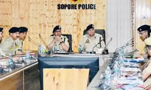 Srinagar: डीआईजी एनकेआर का सोपोर दौरा, सुरक्षा स्थिति पर चर्चा Srinagar: डीआईजी एनकेआर का सोपोर दौरा, सुरक्षा स्थिति पर चर्चा