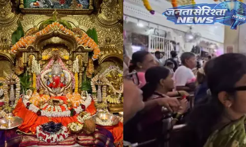 Mumbai : सिद्धिविनायक मंदिर में भक्तों की भीड़, सुबह से लंबी कतारों में दर्शन के लिए उमड़े श्रद्धालु Mumbai : सिद्धिविनायक मंदिर में भक्तों की भीड़, सुबह से लंबी कतारों में दर्शन के लिए उमड़े श्रद्धालु