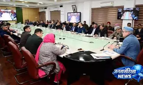 Srinagar बजट घोषणाओं को समय पर लागू करना सुनिश्चित करें: CM उमर
