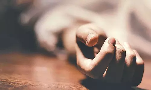 दुपट्टे को मौत का फंदा बनाकर झूली बीएससी की छात्रा, सदमे में परिजन दुपट्टे को मौत का फंदा बनाकर झूली बीएससी की छात्रा, सदमे में परिजन
