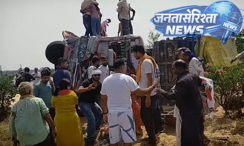 Jabalpur : बड़ा सड़क हादसा, ट्रैक्टर और बस की टक्कर में 39 यात्री घायल