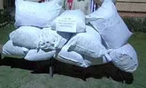 SRINAGAR पुलिस ने 4 ड्रग तस्करों को गिरफ्तार किया, प्रतिबंधित पदार्थ जब्त