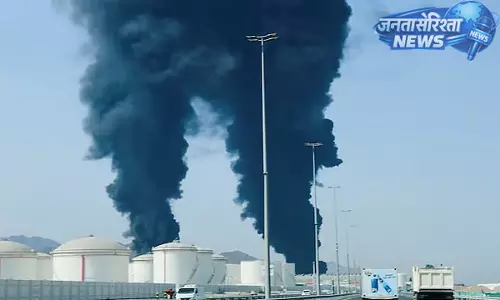 Fujairah में मिसाइल और ड्रोन हमला, तीन भारतीय घायल; भारत ने शांति की अपील की Fujairah में मिसाइल और ड्रोन हमला, तीन भारतीय घायल; भारत ने शांति की अपील की