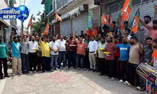 BJP कार्यकर्ताओं ने जीत का उत्साहपूर्वक उत्सव मनाया BJP कार्यकर्ताओं ने जीत का उत्साहपूर्वक उत्सव मनाया