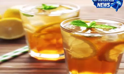 चिलचिलाती गर्मी: 5 मिनट में बनाएं लेमन और हनी-जिंजर आइस टी