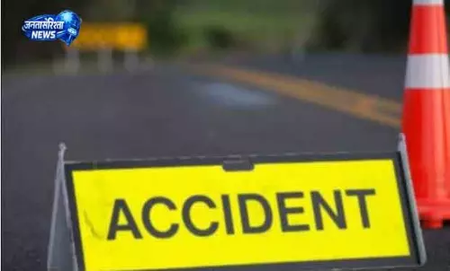 Jajpur में SUV के ट्रक से टकराने से पांच लोगों की मौत, सात घायल Jajpur में SUV के ट्रक से टकराने से पांच लोगों की मौत, सात घायल