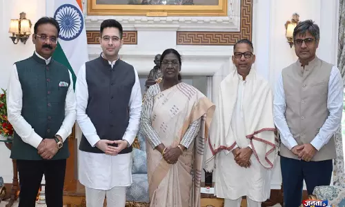 राष्ट्रपति से मुलाकात के बाद राघव चड्ढा का AAP पर तंज, “एक्स जैसी पार्टी की तरह बर्ताव” राष्ट्रपति से मुलाकात के बाद राघव चड्ढा का AAP पर तंज, “एक्स जैसी पार्टी की तरह बर्ताव”