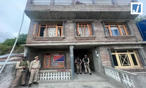पुलिस की बड़ी कार्रवाई, कुख्यात ड्रग तस्कर की 1.20 करोड़ की संपत्ति जब्त पुलिस की बड़ी कार्रवाई, कुख्यात ड्रग तस्कर की 1.20 करोड़ की संपत्ति जब्त
