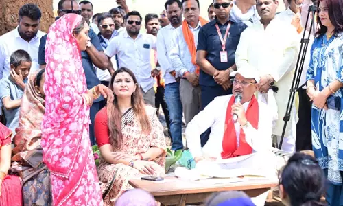 संवाद से समाधान : कमराखोल में मुख्यमंत्री ने दूर की बिजली बिल की चिंता संवाद से समाधान : कमराखोल में मुख्यमंत्री ने दूर की बिजली बिल की चिंता