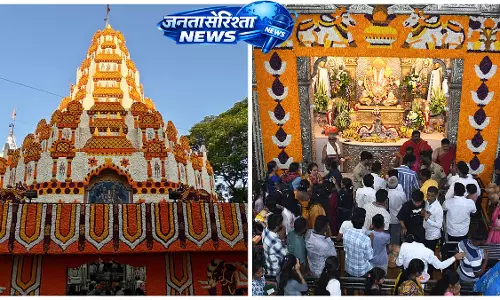 अंगारकी संकष्टी चतुर्थी पर दगडूशेठ हलवाई गणपति मंदिर साउथ इंडियन थीम में सजा अंगारकी संकष्टी चतुर्थी पर दगडूशेठ हलवाई गणपति मंदिर साउथ इंडियन थीम में सजा