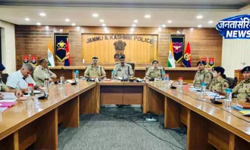 Jammu-Kathua में ड्रग तस्करों के खिलाफ पुलिस को सख्त कदम उठाने के निर्देश Jammu-Kathua में ड्रग तस्करों के खिलाफ पुलिस को सख्त कदम उठाने के निर्देश