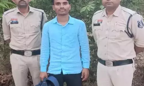 गंदे प्रोफेसर पर पुलिस का एक्शन, शादी तुड़वाने का आरोप गंदे प्रोफेसर पर पुलिस का एक्शन, शादी तुड़वाने का आरोप