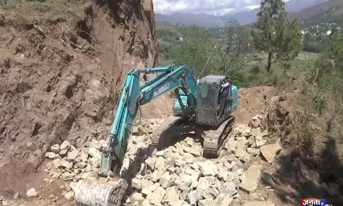 J-K: राजौरी को कनेक्टिविटी में लंबे समय से इंतज़ार था, अब PMGSY के तहत ₹29 करोड़ का सड़क निर्माण कार्य शुरू हुआ J-K: राजौरी को कनेक्टिविटी में लंबे समय से इंतज़ार था, अब PMGSY के तहत ₹29 करोड़ का सड़क निर्माण कार्य शुरू हुआ