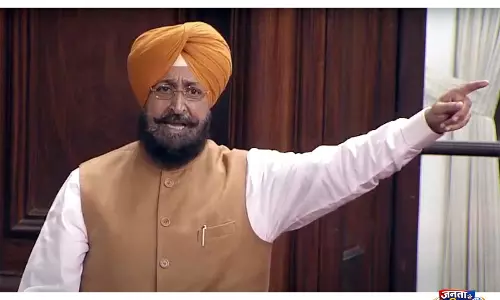 पंजाब में सियासी बयानबाज़ी तेज, प्रताप बाजवा ने CM मान और केजरीवाल पर किया तंज पंजाब में सियासी बयानबाज़ी तेज, प्रताप बाजवा ने CM मान और केजरीवाल पर किया तंज