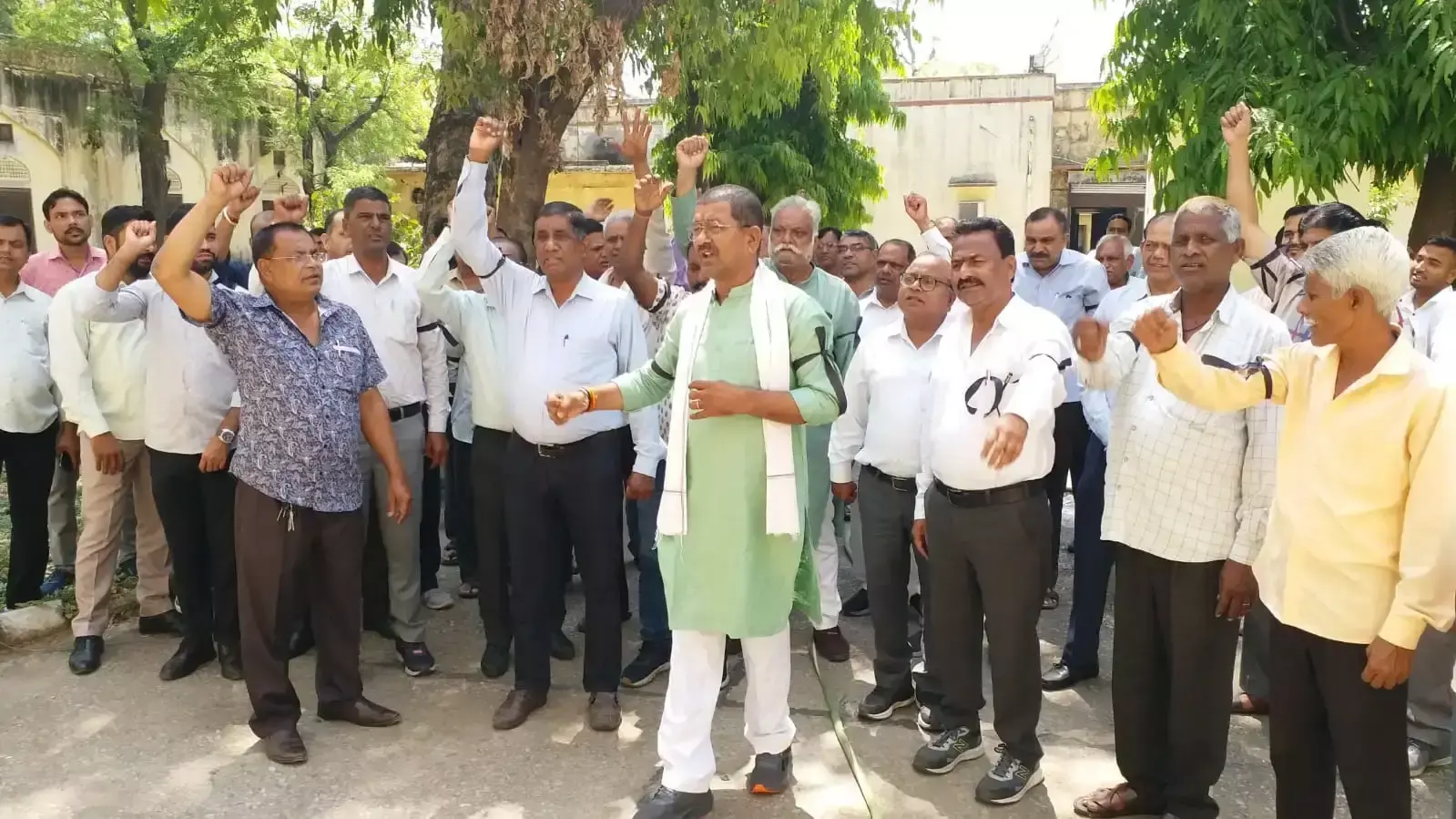 Jaipur: आरजीएचएस व्यवस्था पर कर्मचारियों का गुस्सा फूटा Jaipur: आरजीएचएस व्यवस्था पर कर्मचारियों का गुस्सा फूटा