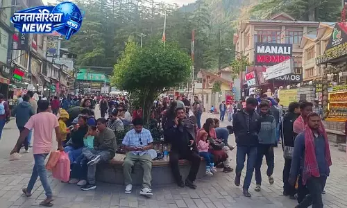 Kullu-Manali में पर्यटन सीजन की शुरुआत, टूरिस्टों ने भरा पहाड़ी क्षेत्र