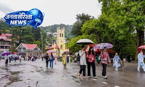 IMD ने अगले 24 घंटे में तेज हवाओं और बर्फबारी की संभावना जताई IMD ने अगले 24 घंटे में तेज हवाओं और बर्फबारी की संभावना जताई