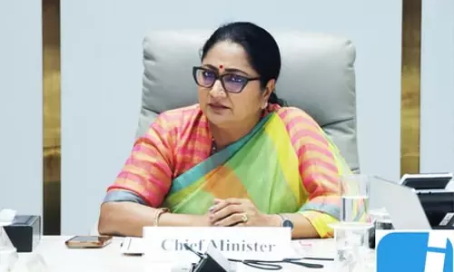खुले नाले में बच्ची की मौत पर सख्ती, लापरवाही में JE बर्खास्त खुले नाले में बच्ची की मौत पर सख्ती, लापरवाही में JE बर्खास्त