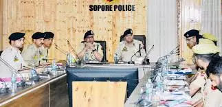 Srinagar: डीआईजी एनकेआर का सोपोर दौरा, सुरक्षा स्थिति पर चर्चा Srinagar: डीआईजी एनकेआर का सोपोर दौरा, सुरक्षा स्थिति पर चर्चा