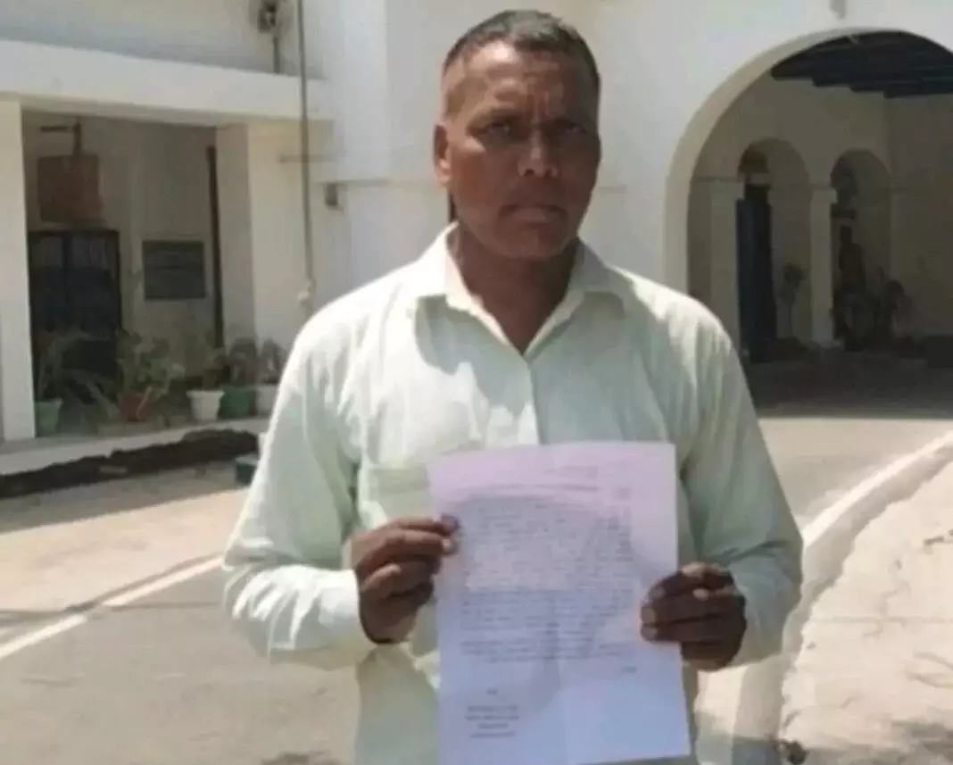 Jalaun: फर्जी निरीक्षण दिखाकर निलंबन का आरोप, डीएम से जांच की मांग Jalaun: फर्जी निरीक्षण दिखाकर निलंबन का आरोप, डीएम से जांच की मांग