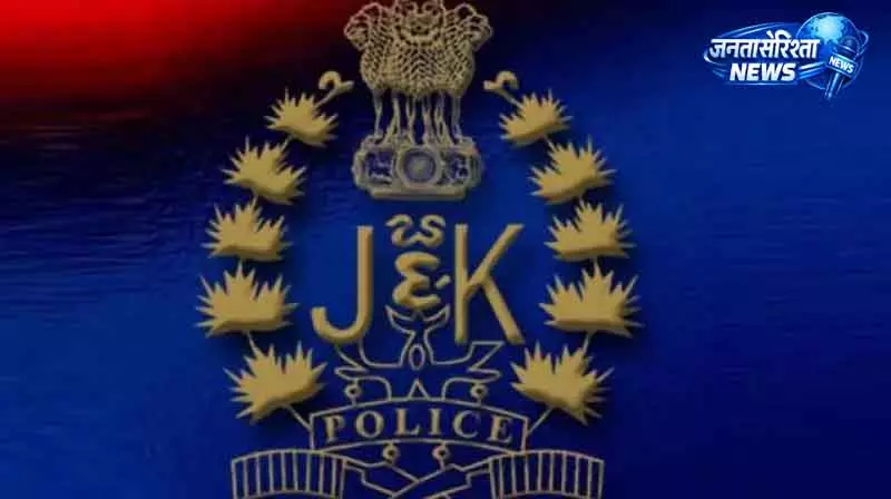 Srinagar पुलिस ने Sgr में कुख्यात ड्रग तस्कर का अवैध ढांचा गिराया Srinagar पुलिस ने Sgr में कुख्यात ड्रग तस्कर का अवैध ढांचा गिराया