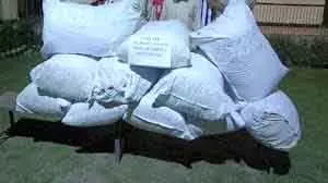 SRINAGAR पुलिस ने 4 ड्रग तस्करों को गिरफ्तार किया, प्रतिबंधित पदार्थ जब्त SRINAGAR पुलिस ने 4 ड्रग तस्करों को गिरफ्तार किया, प्रतिबंधित पदार्थ जब्त