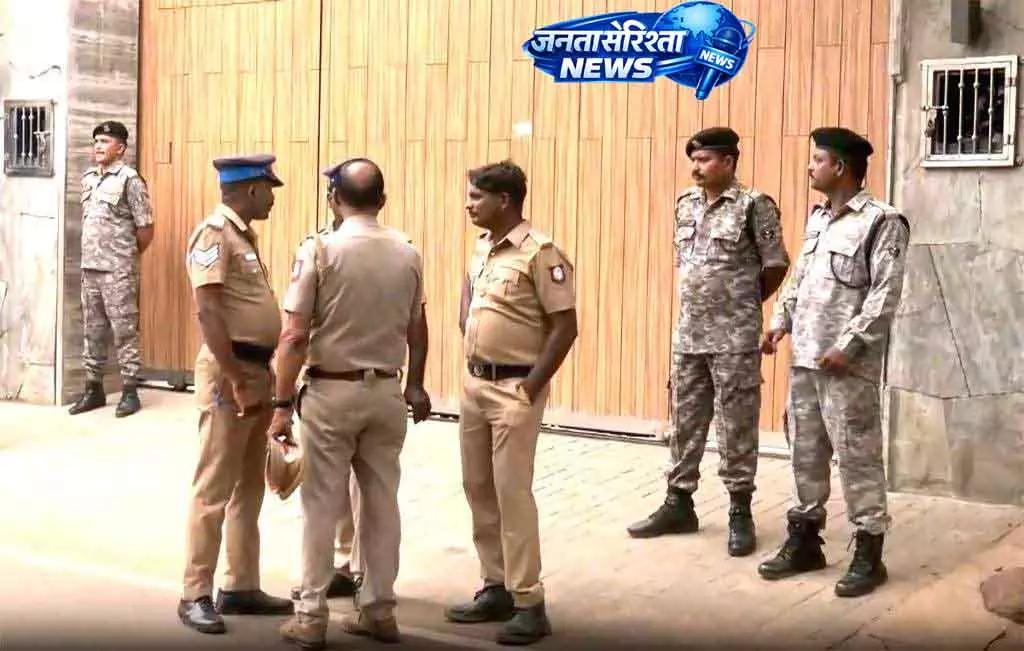 Chennai विजय के घर के आसपास कड़ी सुरक्षा Chennai विजय के घर के आसपास कड़ी सुरक्षा