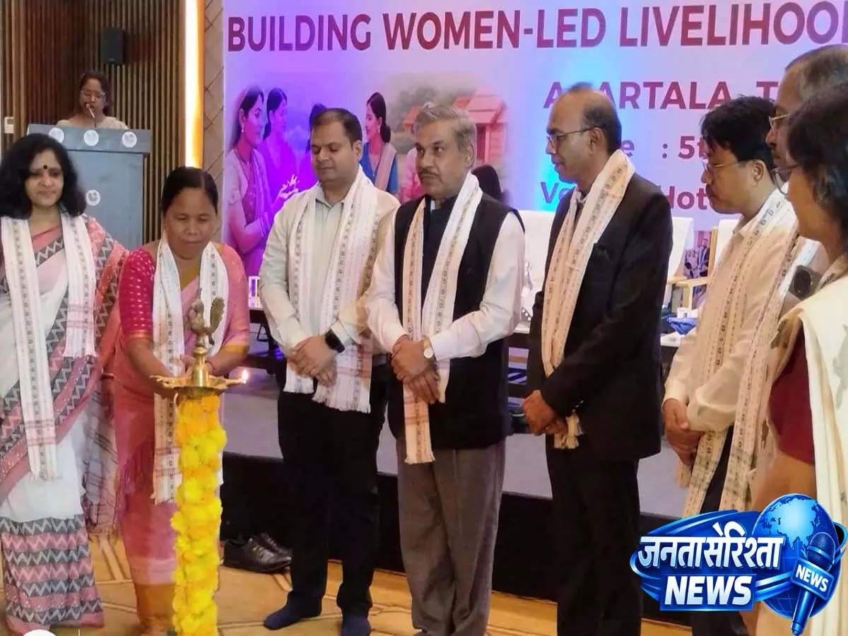 Tripura: उद्योगिनी ने महिलाओं के नेतृत्व वाली आजीविका मजबूत करने के लिए हितधारकों को कन्वर्जेंस पर जोर देने के लिए कहा Tripura: उद्योगिनी ने महिलाओं के नेतृत्व वाली आजीविका मजबूत करने के लिए हितधारकों को कन्वर्जेंस पर जोर देने के लिए कहा