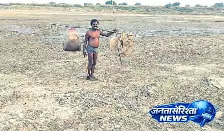 Jharsuguda महानदी के सूखने से किसान और मछुआरे चिंतित Jharsuguda महानदी के सूखने से किसान और मछुआरे चिंतित