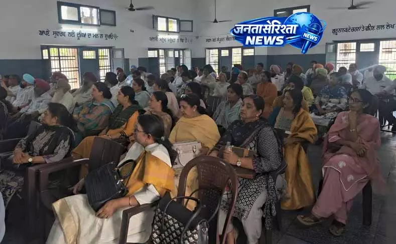 Jalandhar: महीनों की बकाया सैलरी पर एडेड स्कूल टीचर्स ने विरोध की चेतावनी दी Jalandhar: महीनों की बकाया सैलरी पर एडेड स्कूल टीचर्स ने विरोध की चेतावनी दी