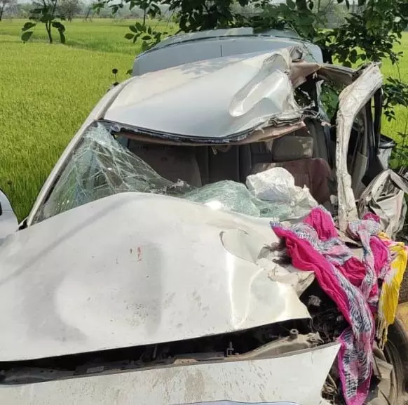 कार और मेटाडोर के बीच भिड़ंत, जांजगीर-चांपा में एक की मौत कार और मेटाडोर के बीच भिड़ंत, जांजगीर-चांपा में एक की मौत