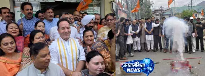 Jammu में भाजपा के समर्थकों ने जीत का जश्न और उत्साह फैलाया Jammu में भाजपा के समर्थकों ने जीत का जश्न और उत्साह फैलाया